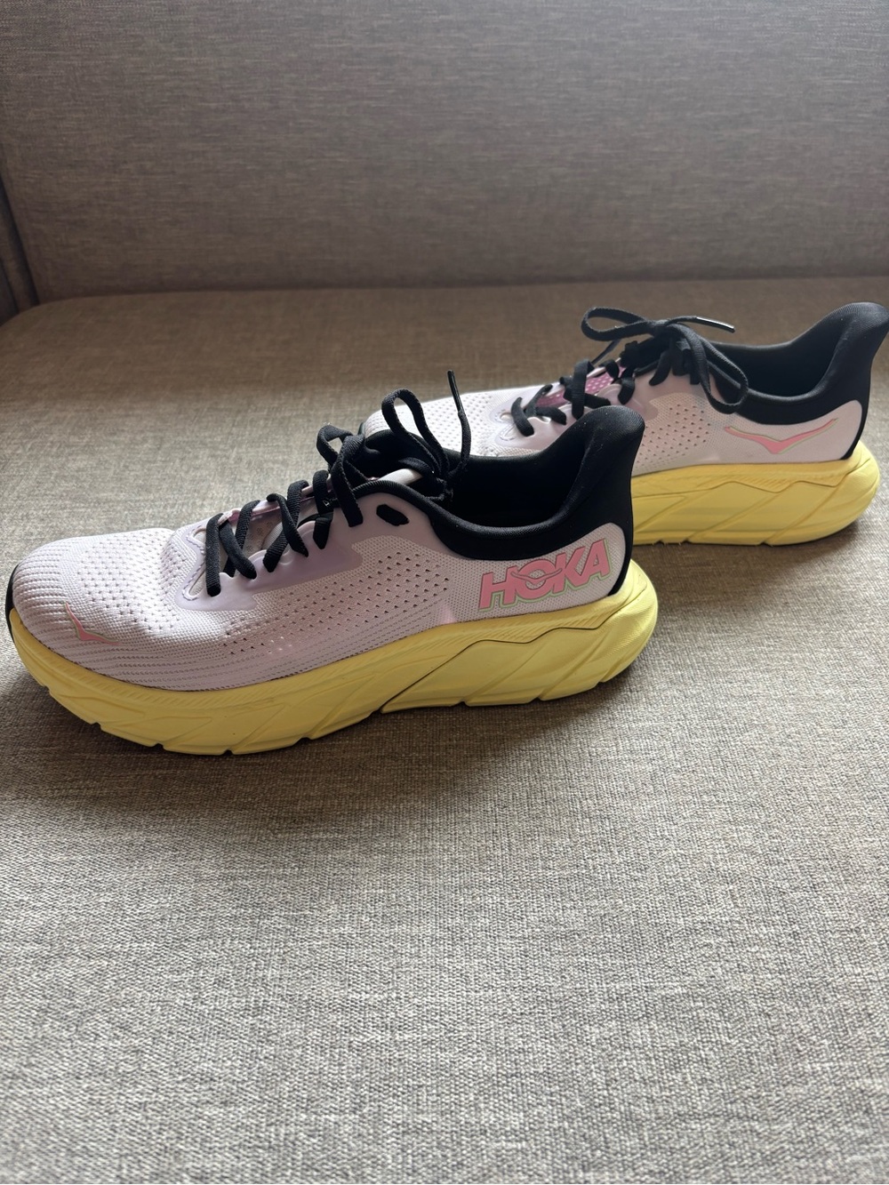 Hoka Women’s Arahi 7 Running Shoes